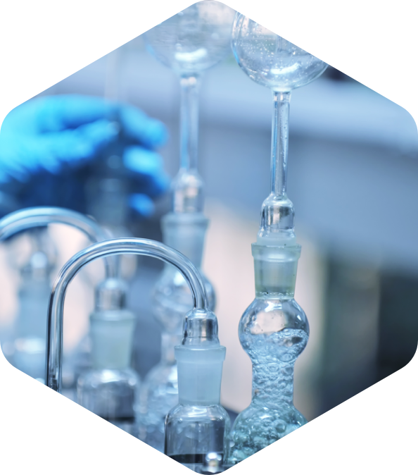 Prüfung der Inhaltsstoffe von Wasser in Röhren
